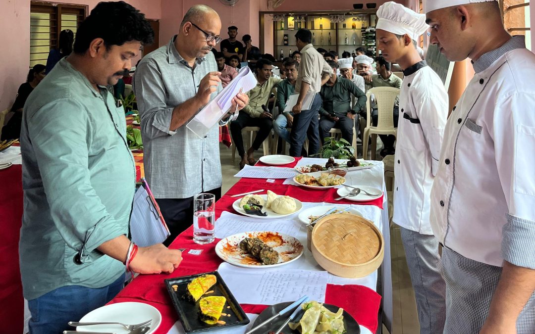 श्रावणातील रानभाज्यांच्या स्वादाचा अनुभव जयहिंद कॉलेजच्या विद्यार्थ्यांनी घेतला